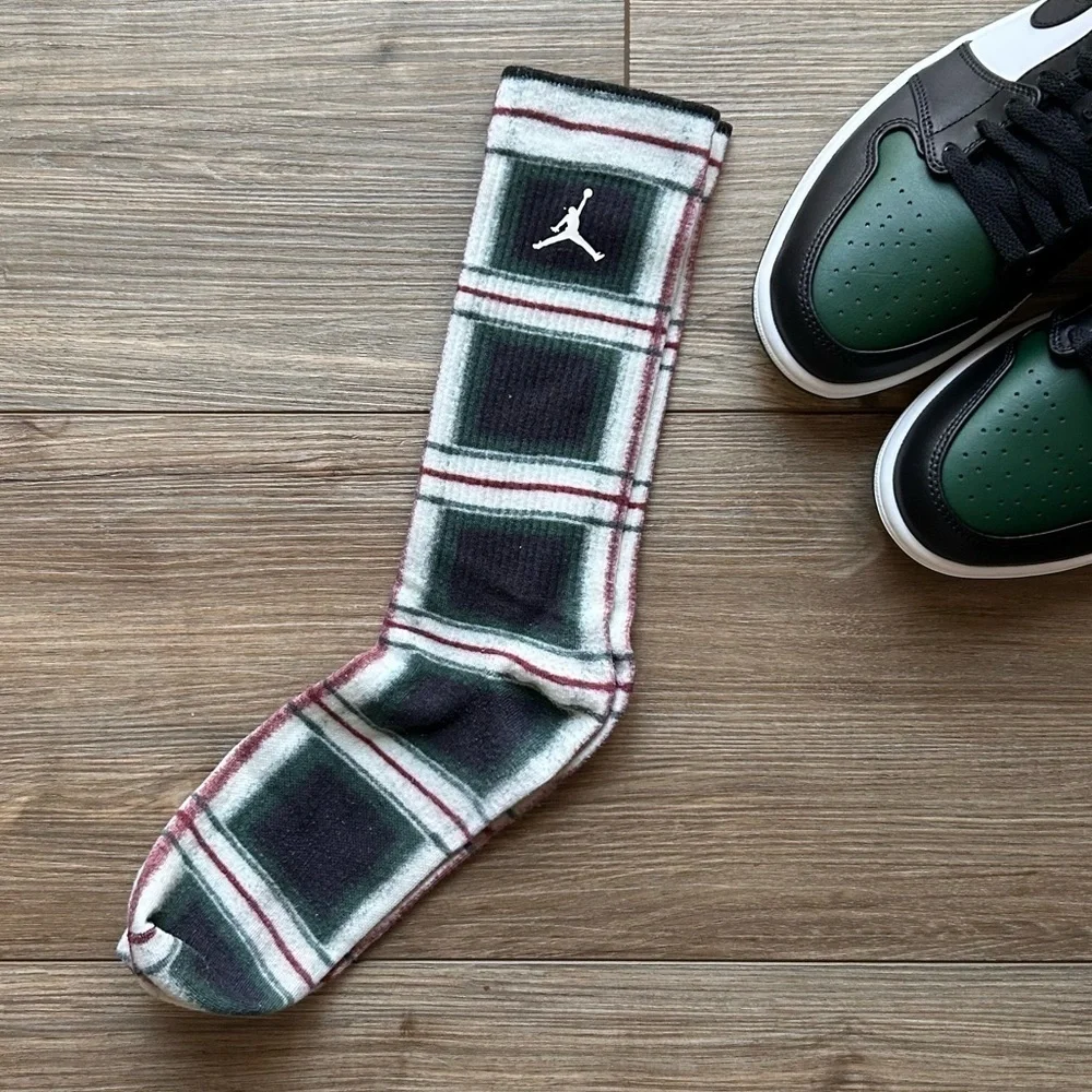 Nike | Jordan UNC Everyday Essentials Crew Socks in UNC Green Plaid (M 12-15)